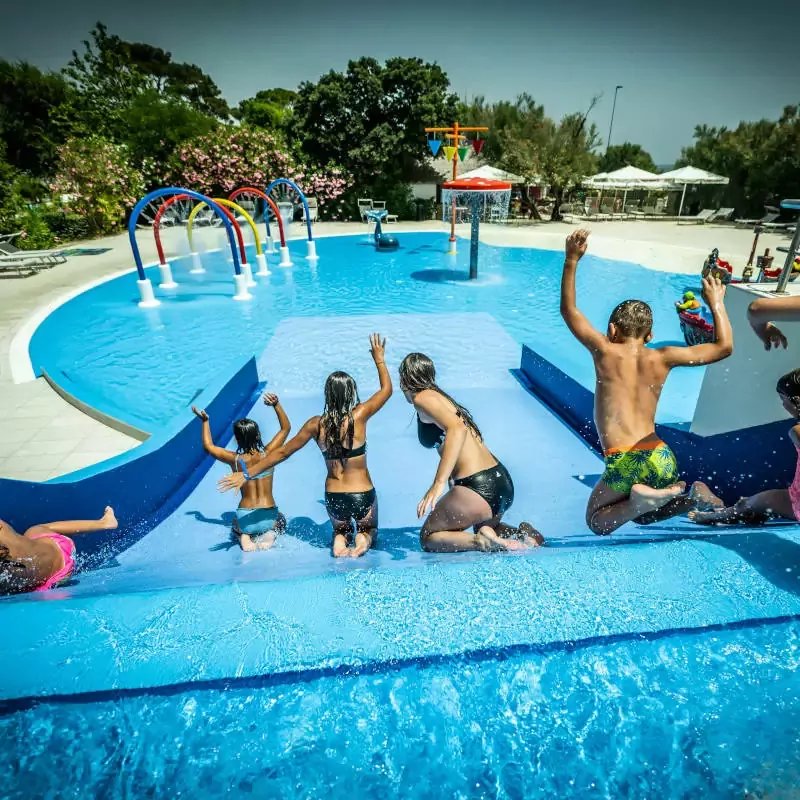 villaggio-san-francesco-parco-acquatico Piscine con parco acquatico dentro il Centro Vacanze Villaggio San Francesco a Caorle