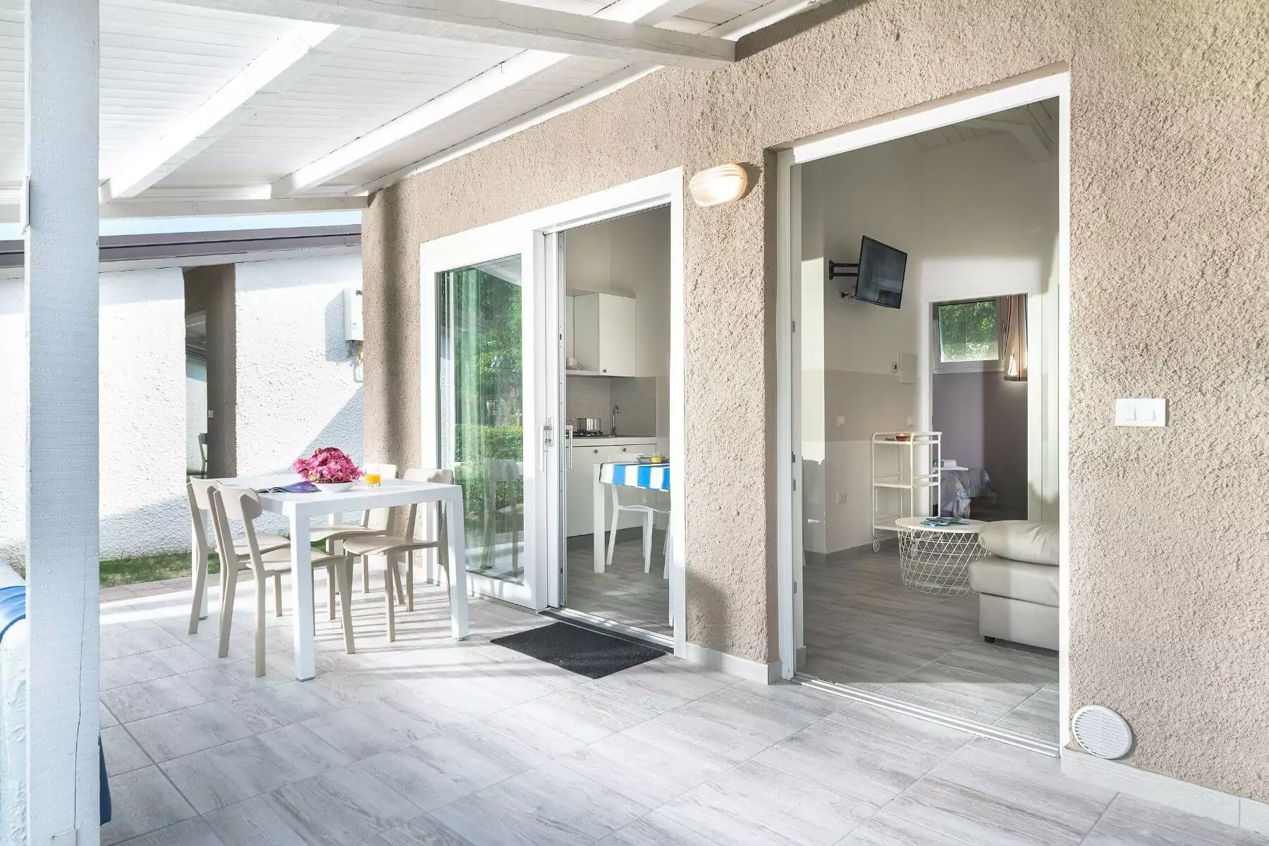 Apartment_Superior_Plus_tavolo_esterno_San_Francesco Apartment_Superior_Plus_tavolo_esterno_San_Francesco