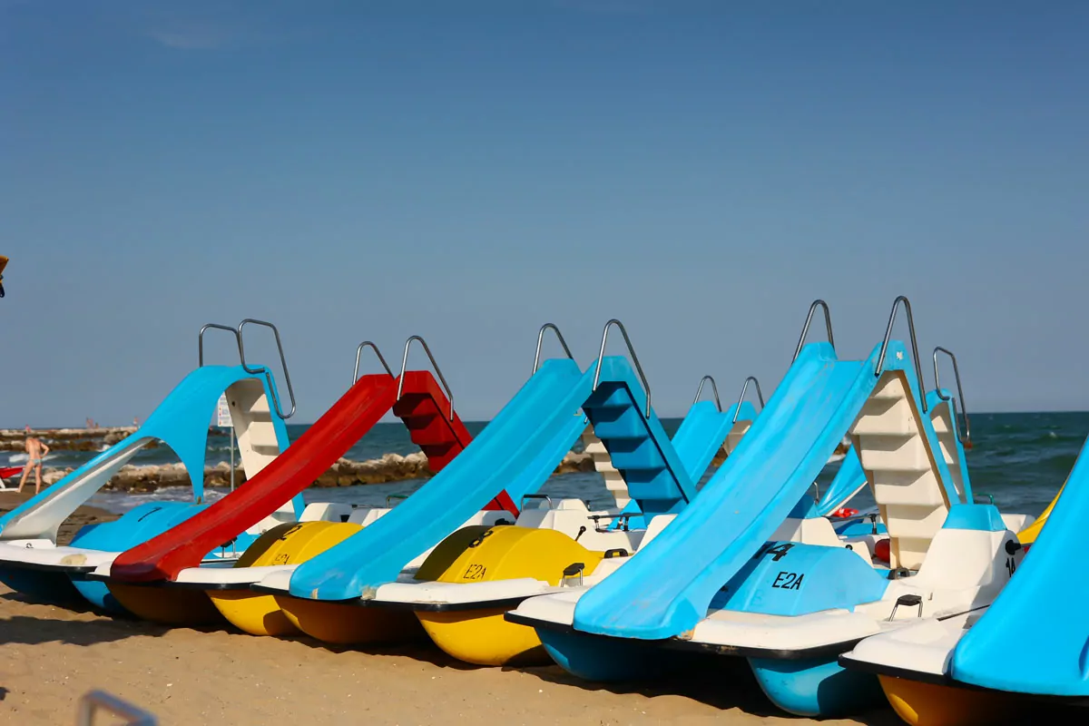 noleggio pedalò in spiaggia a caorle