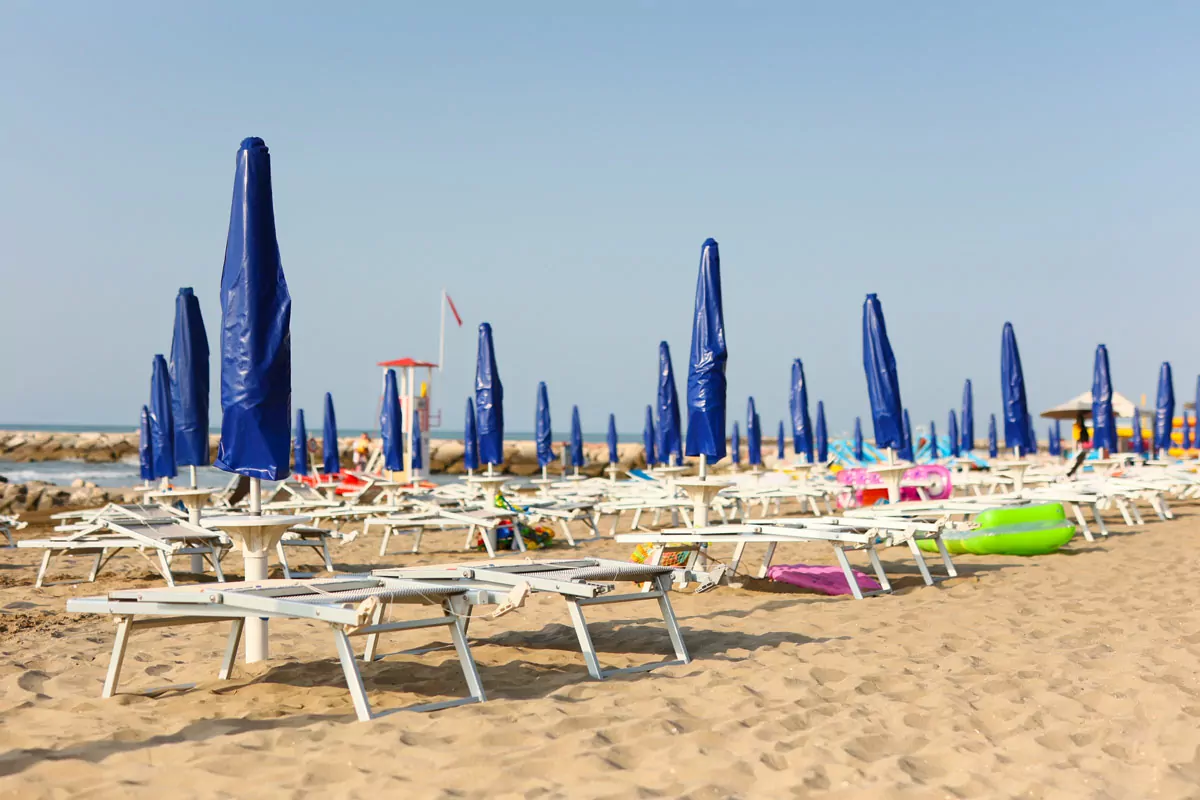 Spiaggia attrezzata al villaggio San Francesco