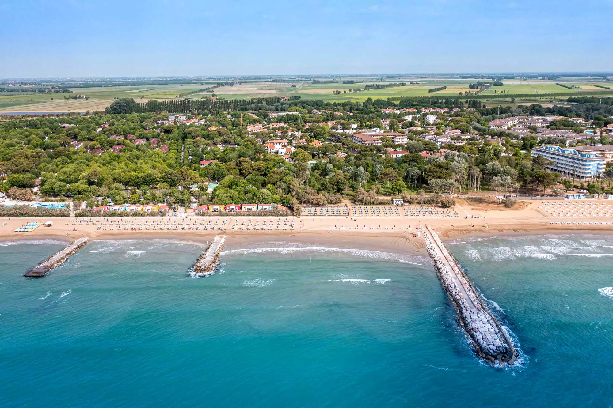 spiaggia vista dall'alto del villaggio san francesco