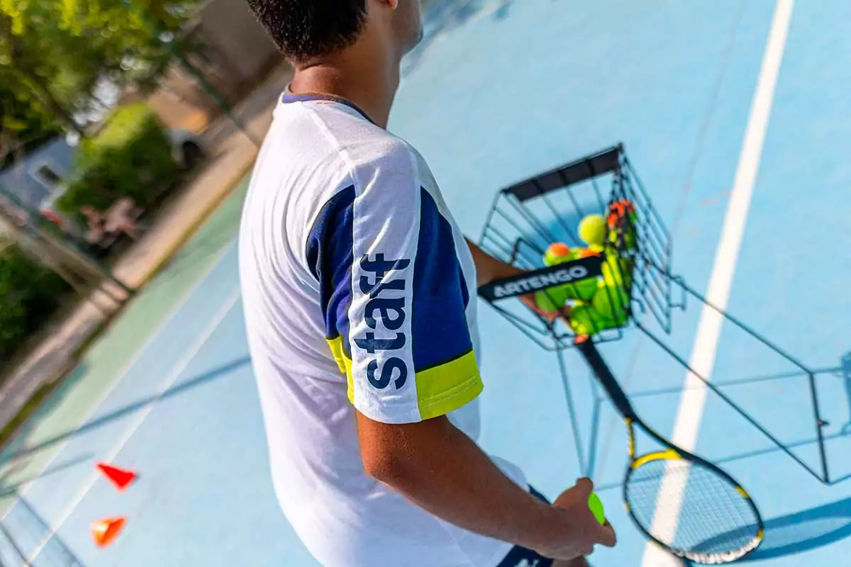 Giocare a tennis nel villaggio san francesco di caorle