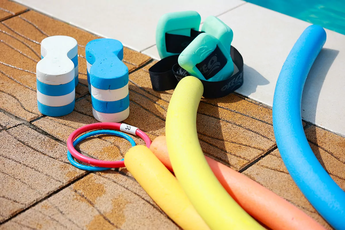 accessori acqua fitness in piscina al villaggio san francesco