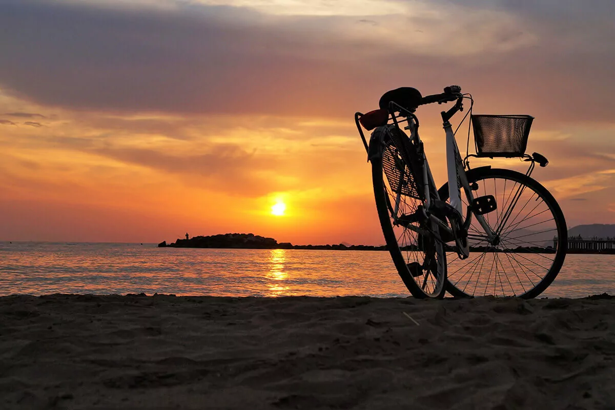 bicicletta sulla spiaggia