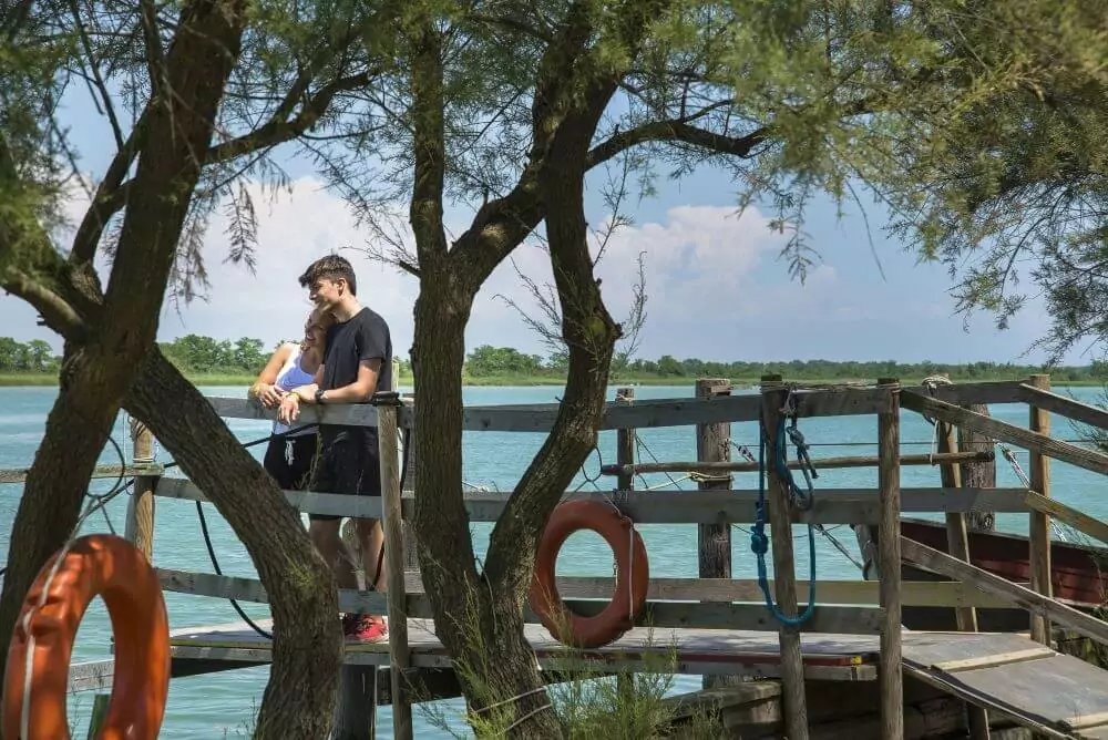 ragazzi-laguna-di-caorle-casoni