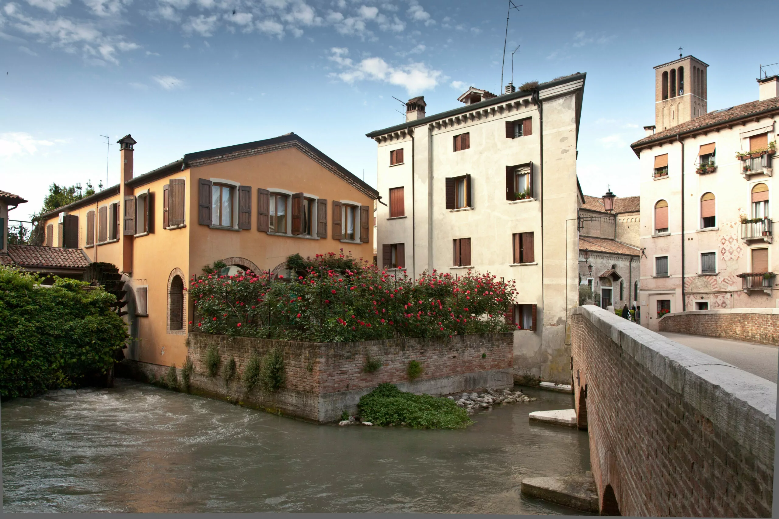 fiume e costruzioni di treviso